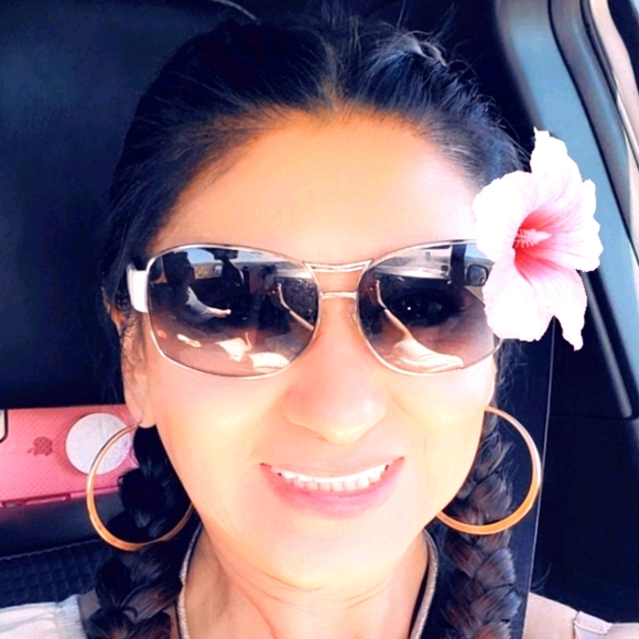 Meet your Posher, Marcella - Picture 1 of 1